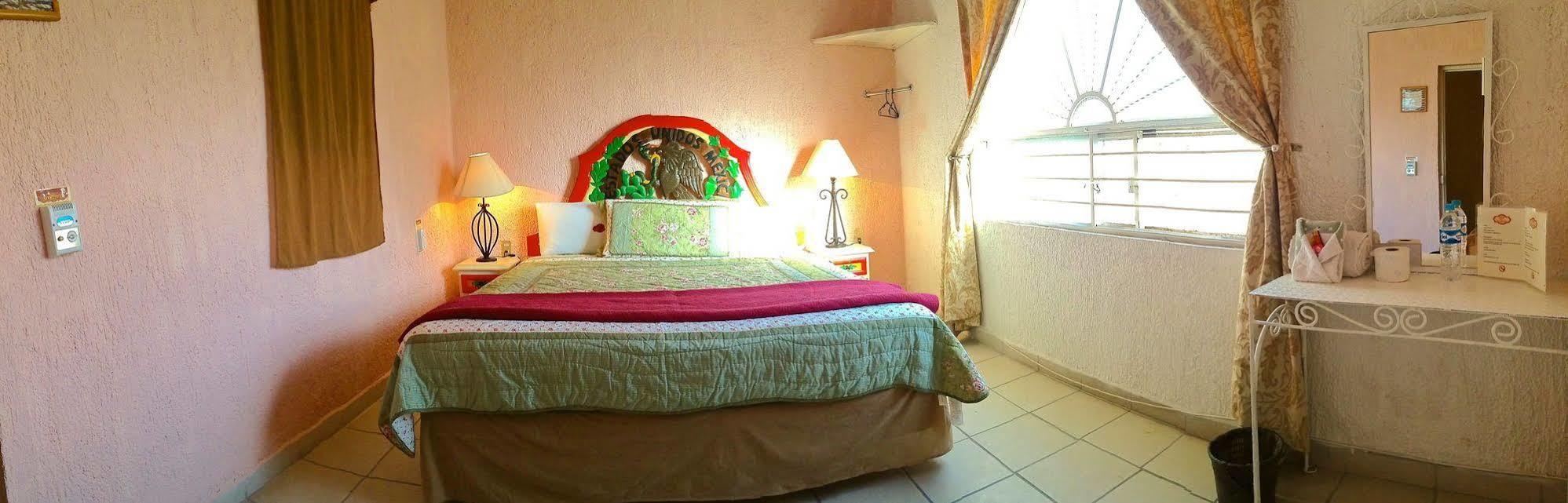 Hotel Mi Pueblito Tonala  Exterior photo